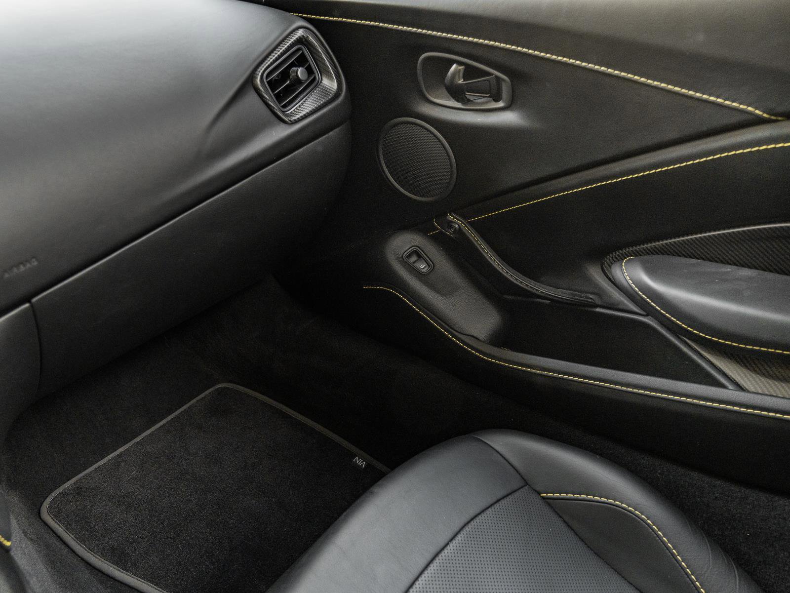 Used 2021 Aston Martin V8 Vantage Roadster image 50