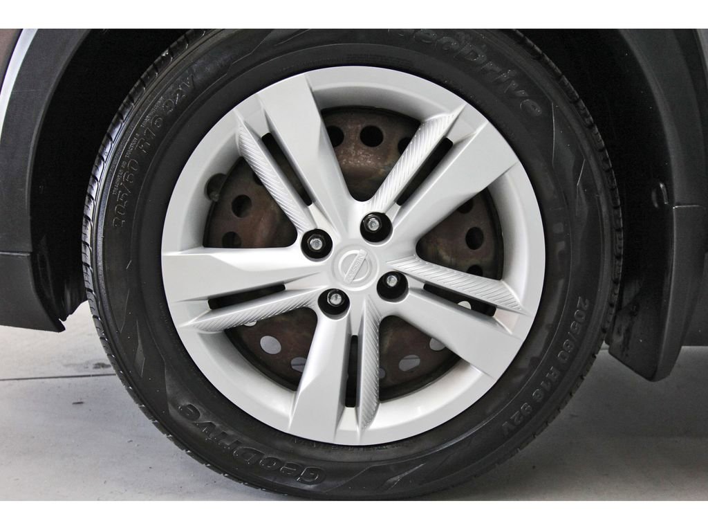 Used 2020 Nissan Kicks S FWD image 29