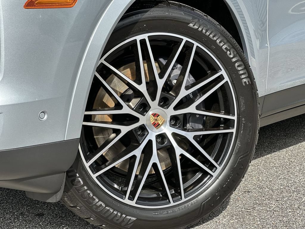 Certified 2026 Porsche Cayenne AWD/4WD image 6