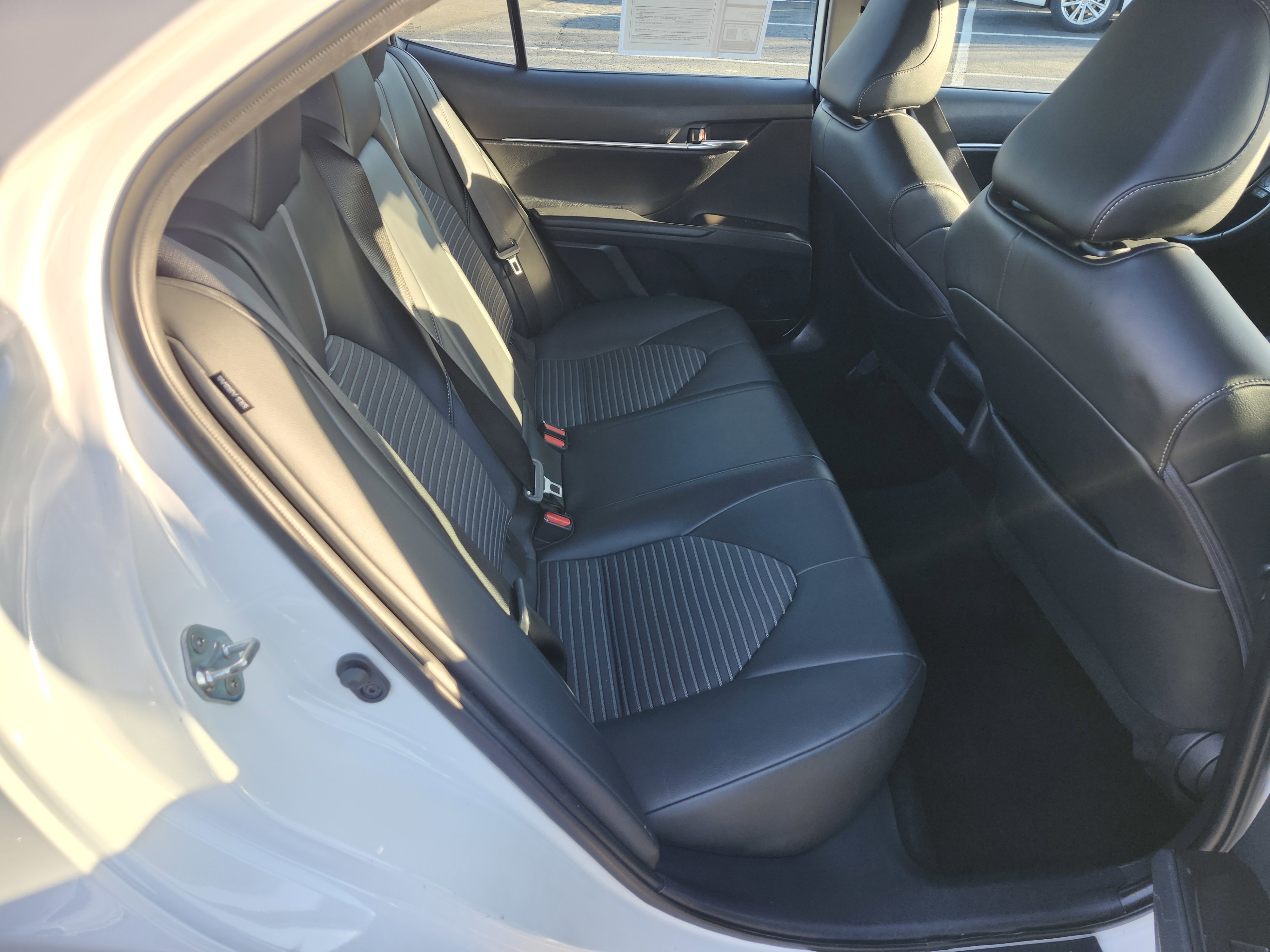 Used 2022 Toyota Camry SE image 19