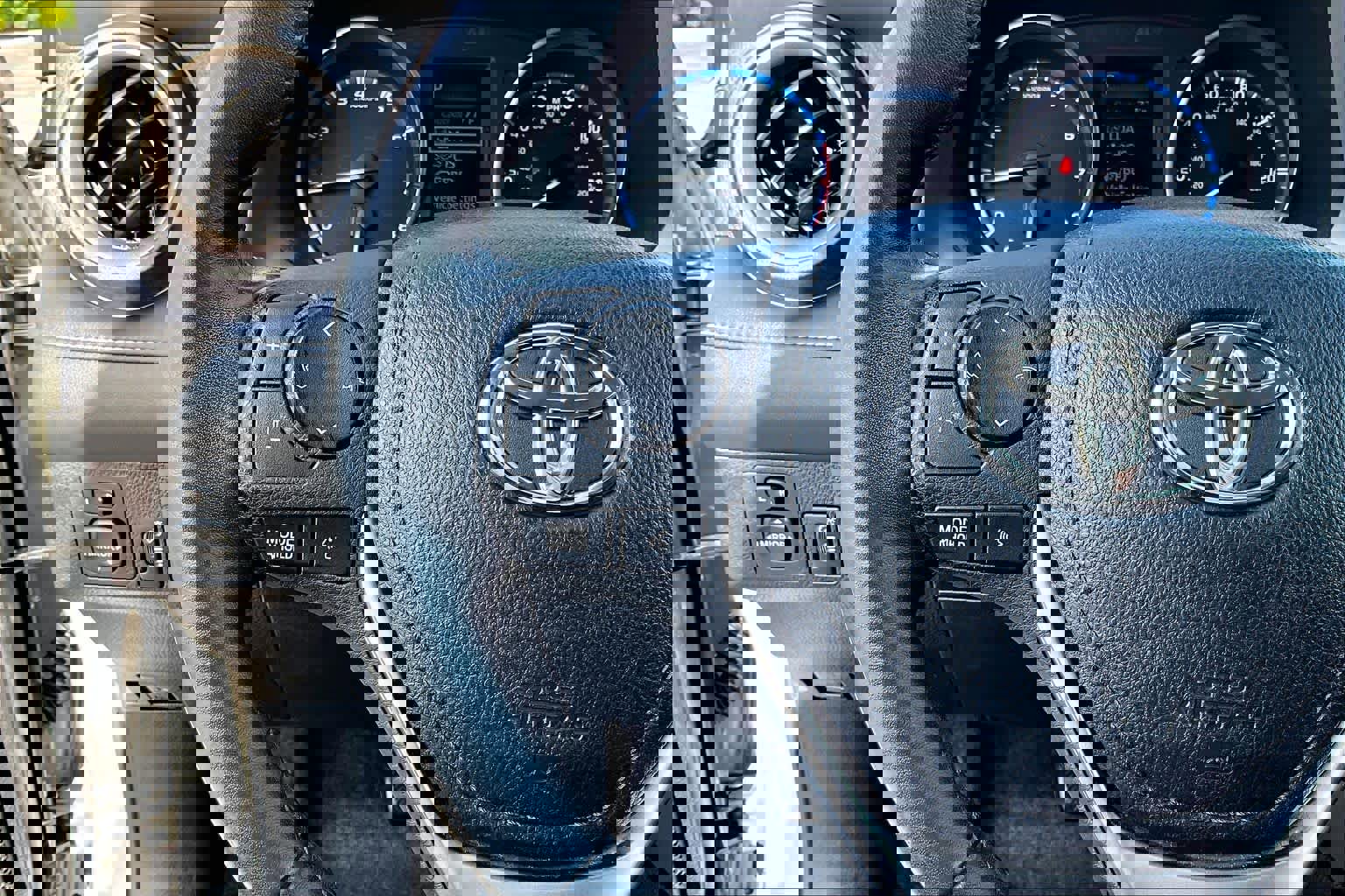 Used 2017 Toyota RAV4 XLE w/ Carpet Mat Package image 22