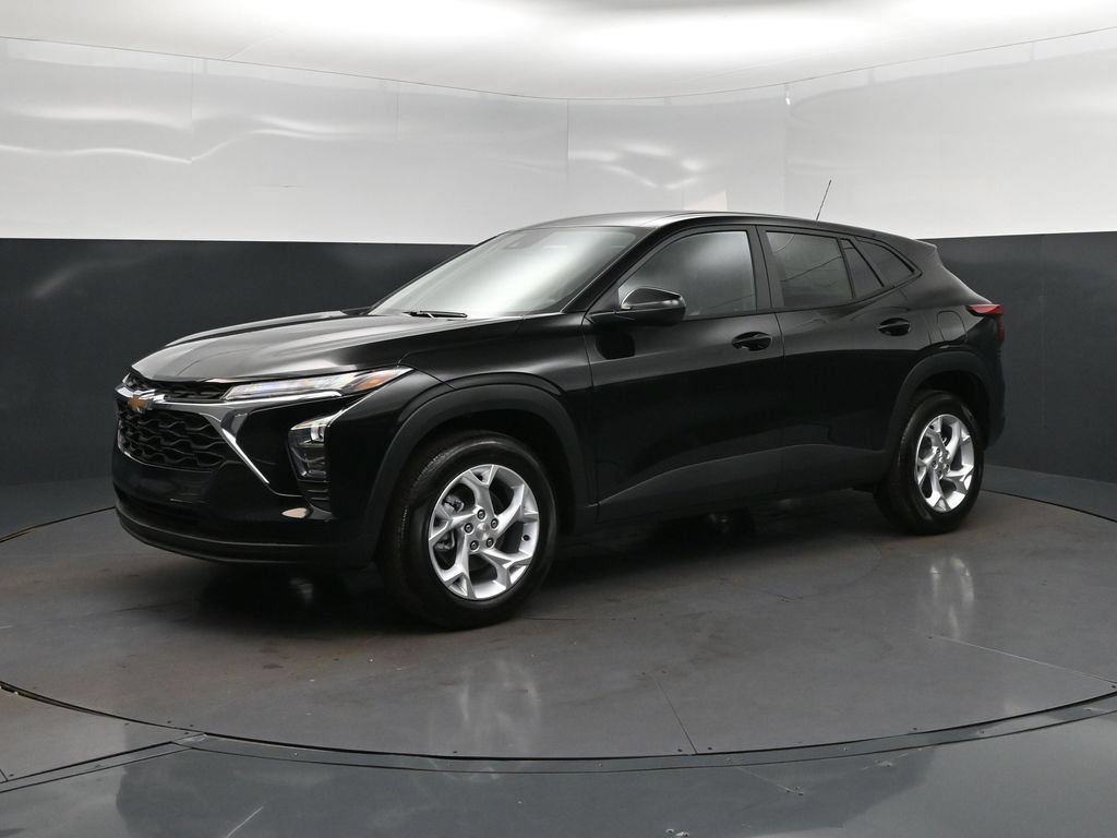 New 2026 Chevrolet Trax LS w/ LS Convenience Package FWD image 3