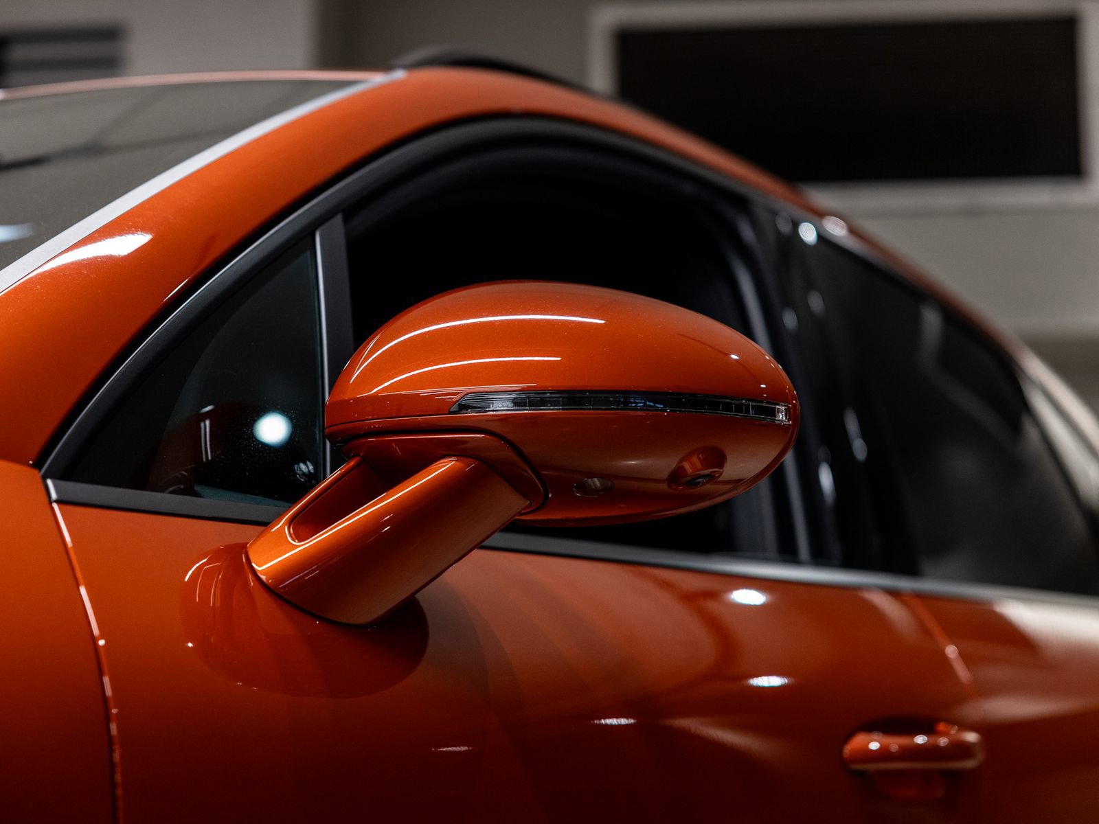 Certified 2025 Porsche Macan AWD/4WD image 21