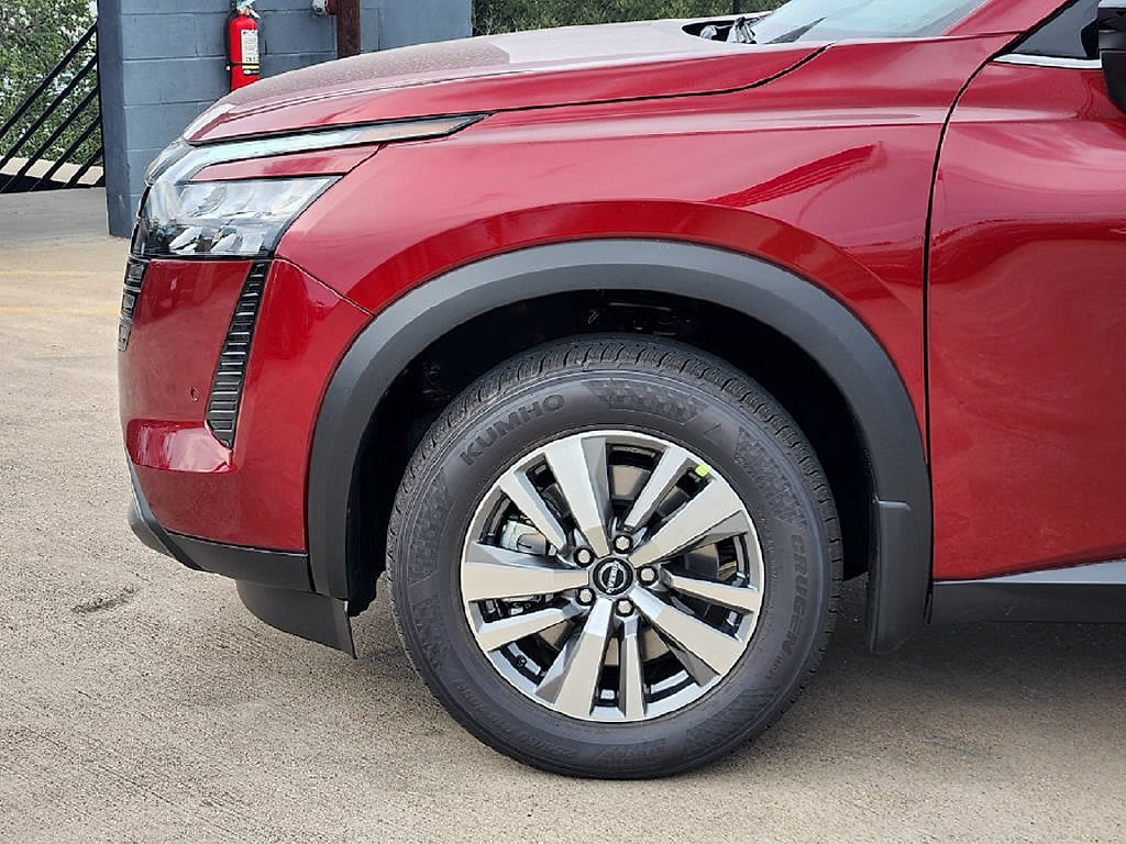 New 2026 Nissan Pathfinder SL FWD image 9