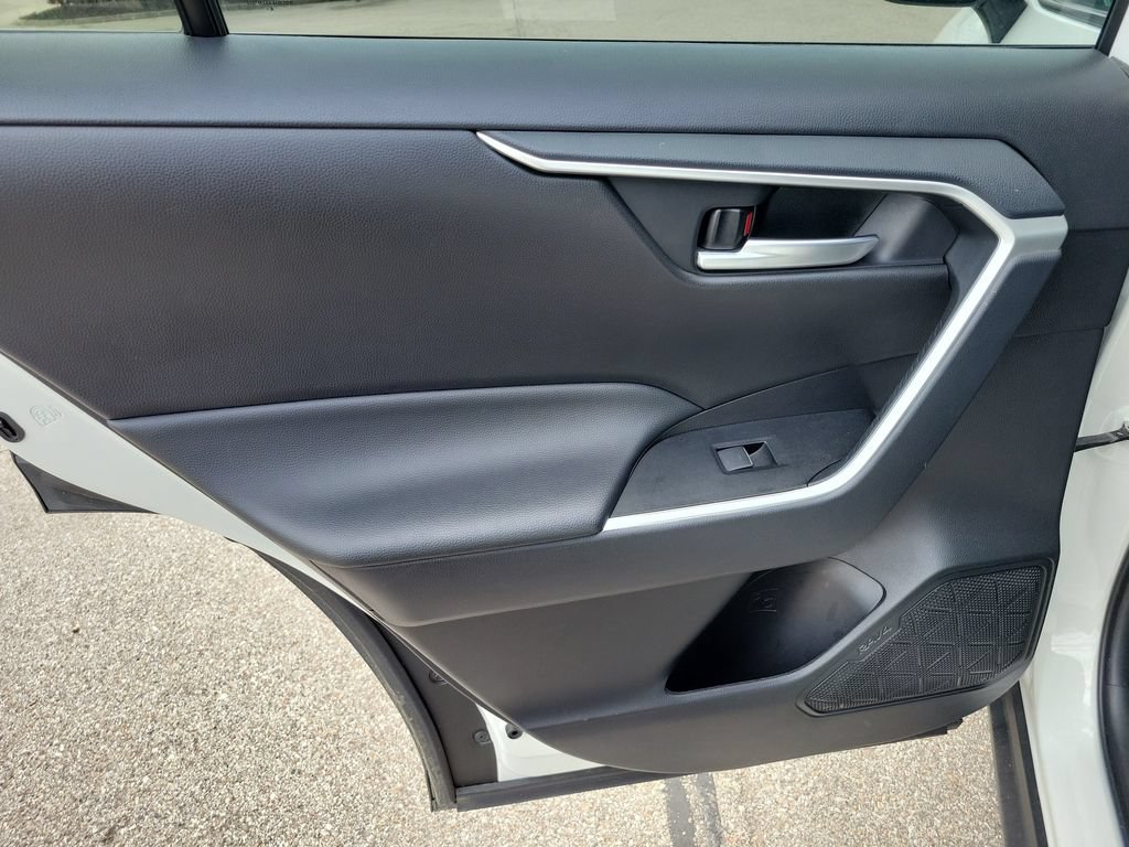 Used 2025 Toyota RAV4 XLE FWD image 19