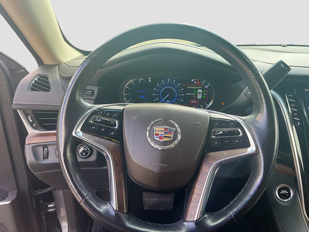 Used 2020 Cadillac Escalade Luxury w/ Escalade Sport Edition AWD/4WD image 11