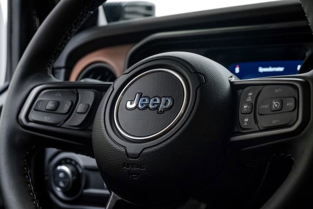 Used 2025 Jeep Gladiator Rubicon w/ Safety Group AWD/4WD image 69