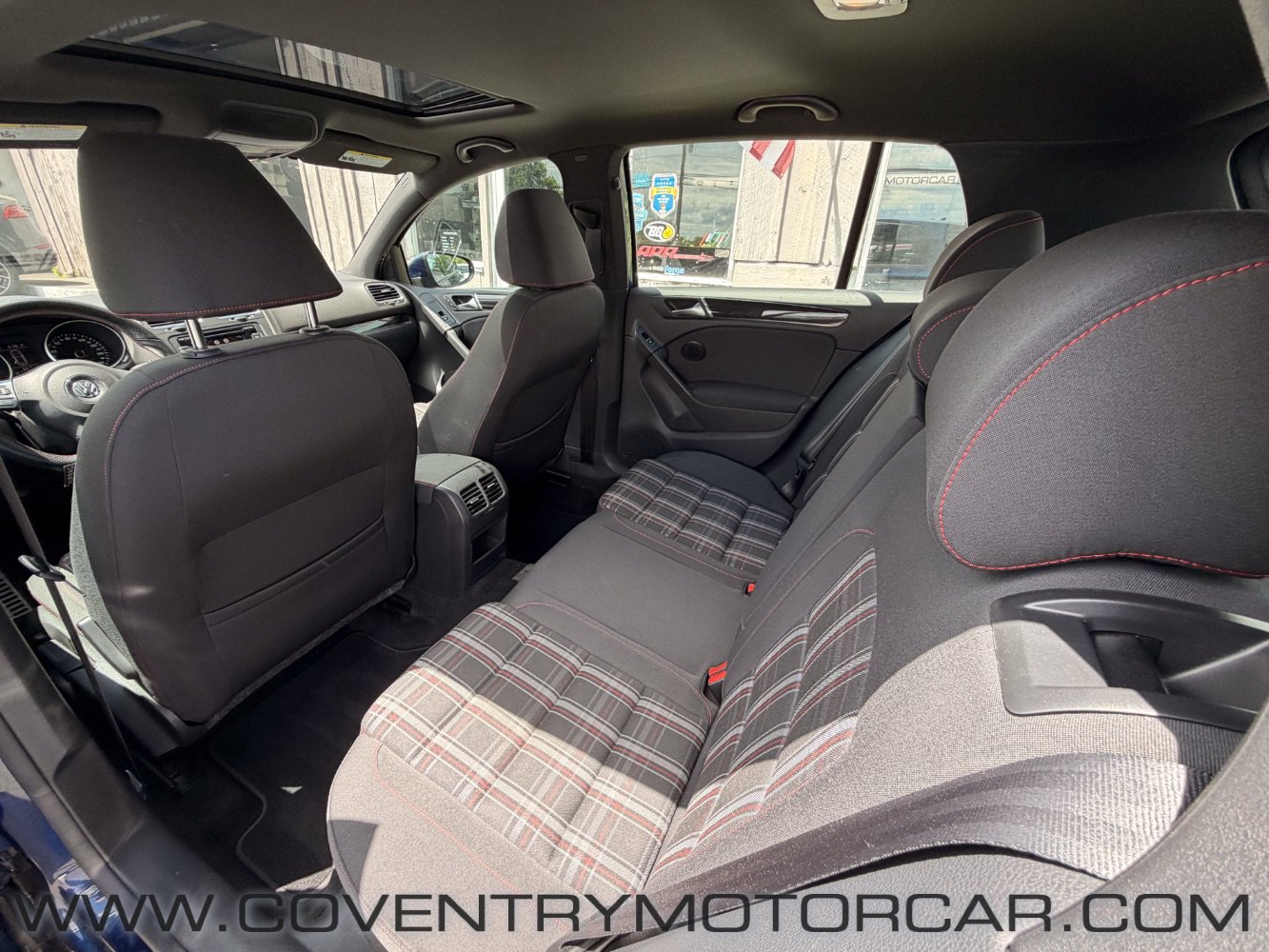 Used 2012 Volkswagen Golf 4-Door FWD image 32