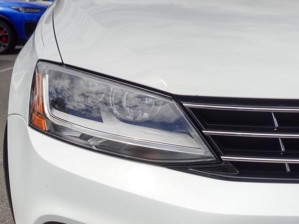 Used 2018 Volkswagen Jetta SE FWD image 4