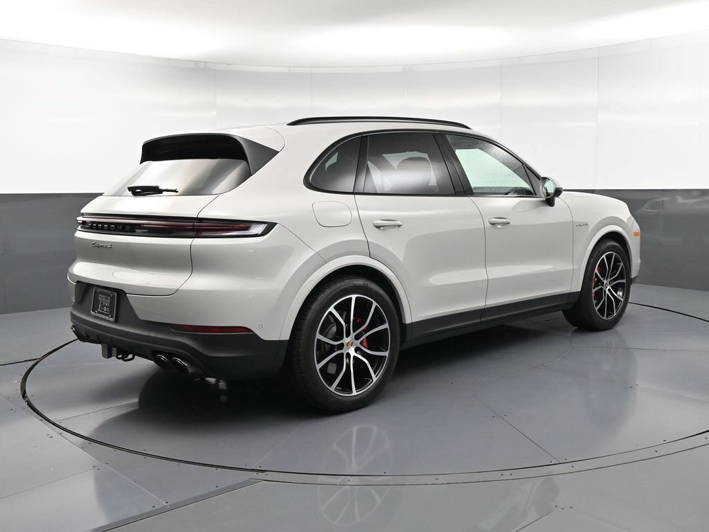 Certified 2025 Porsche Cayenne S AWD/4WD image 8