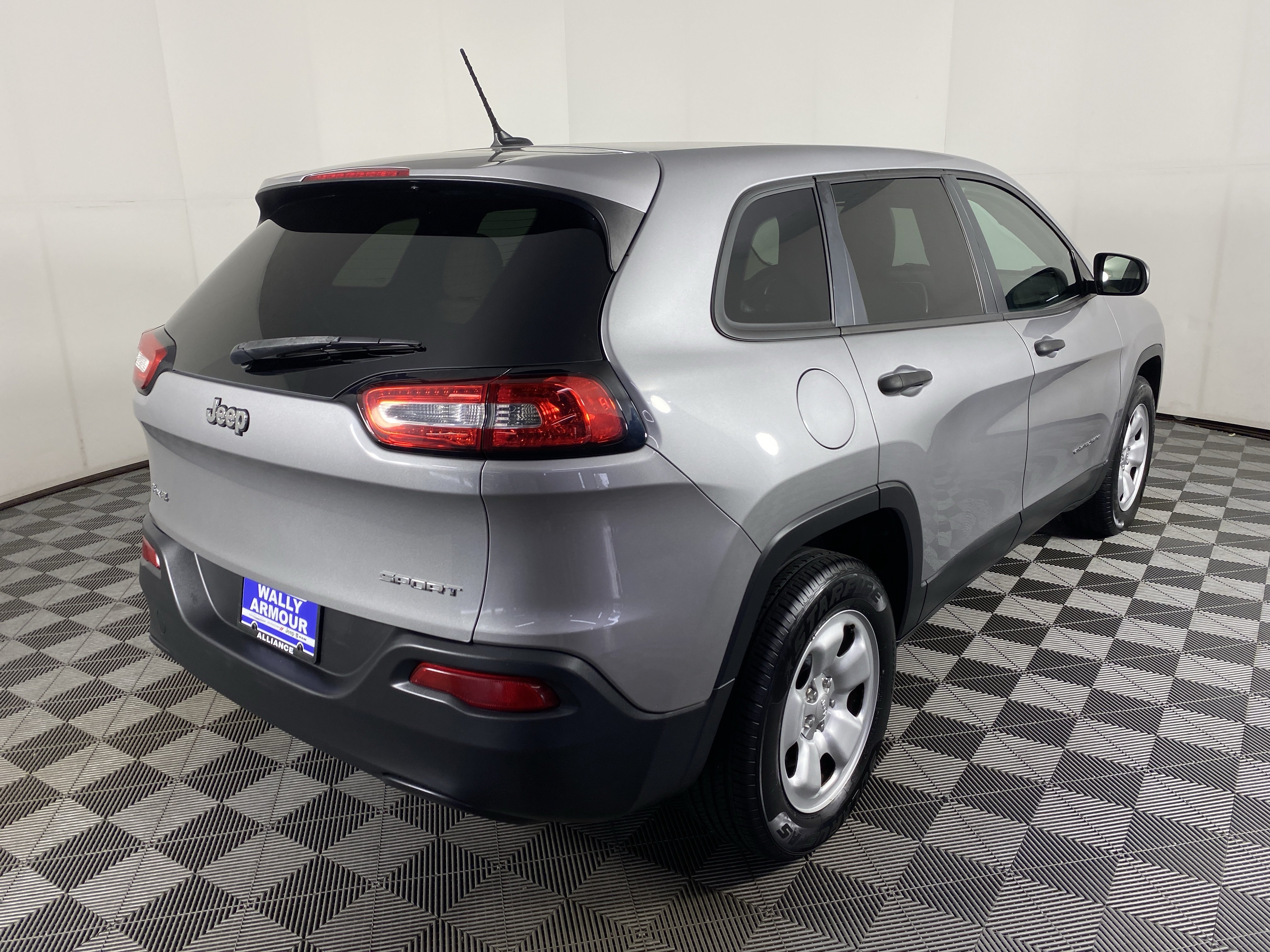 Used 2017 Jeep Cherokee Sport AWD/4WD image 5