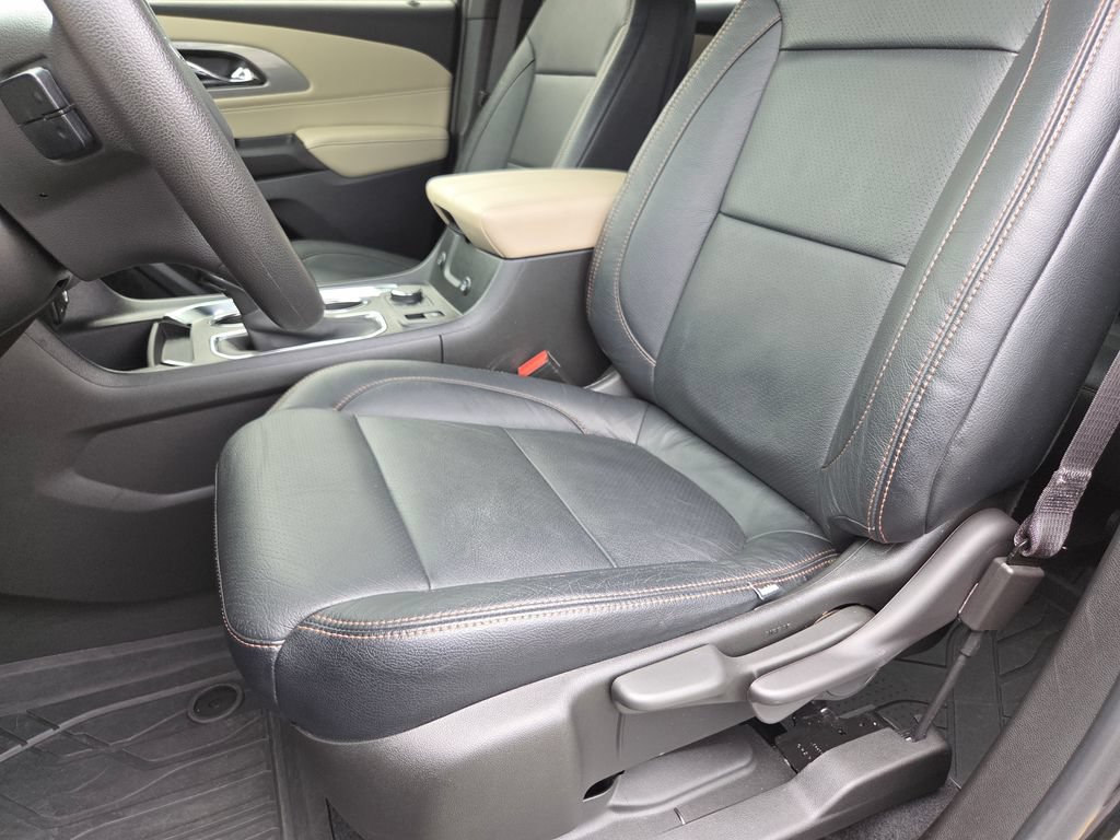 Used 2023 Chevrolet Traverse LS w/ Midnight/Sport Edition FWD image 27