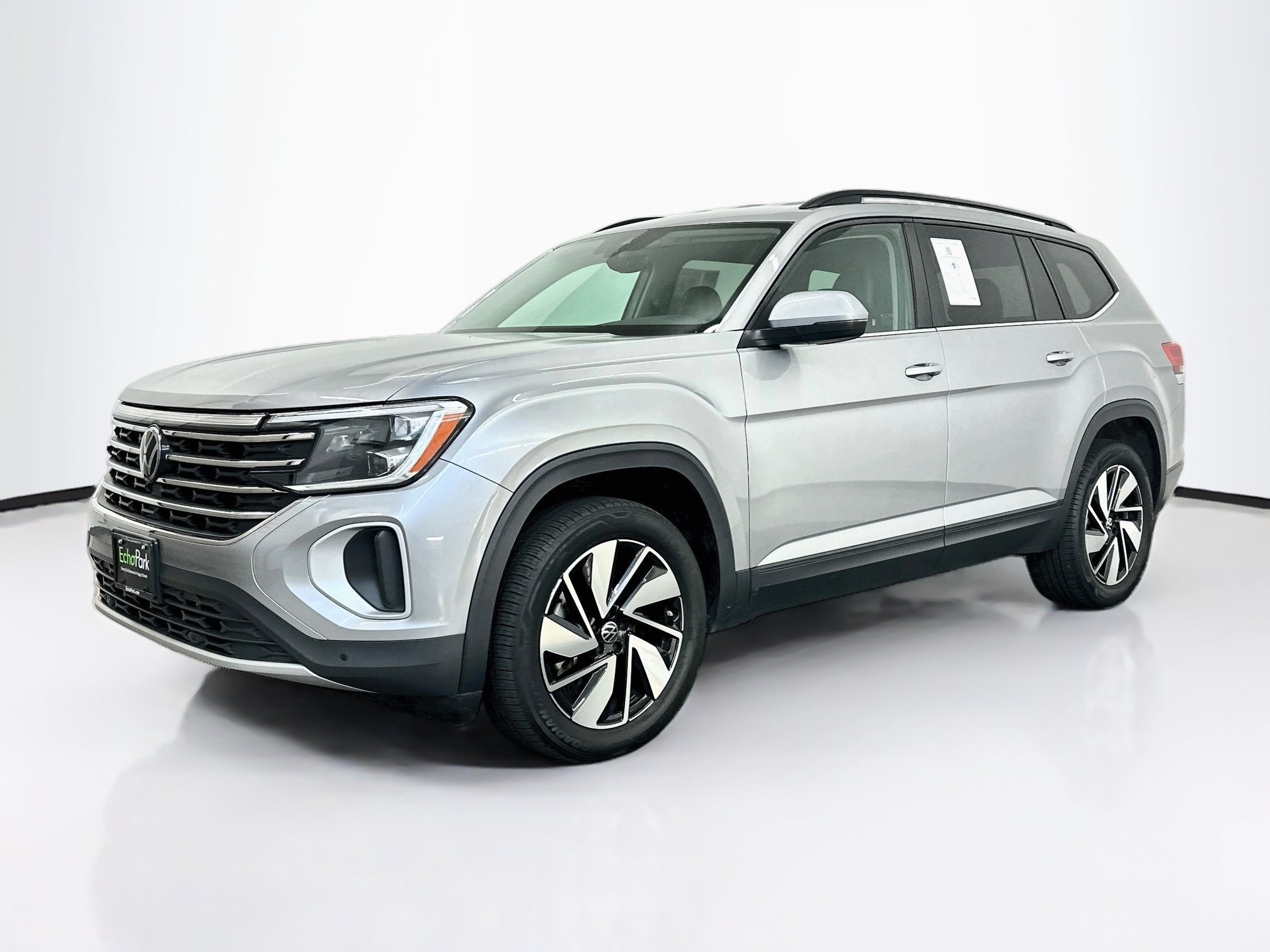 Used 2025 Volkswagen Atlas SE AWD/4WD image 3