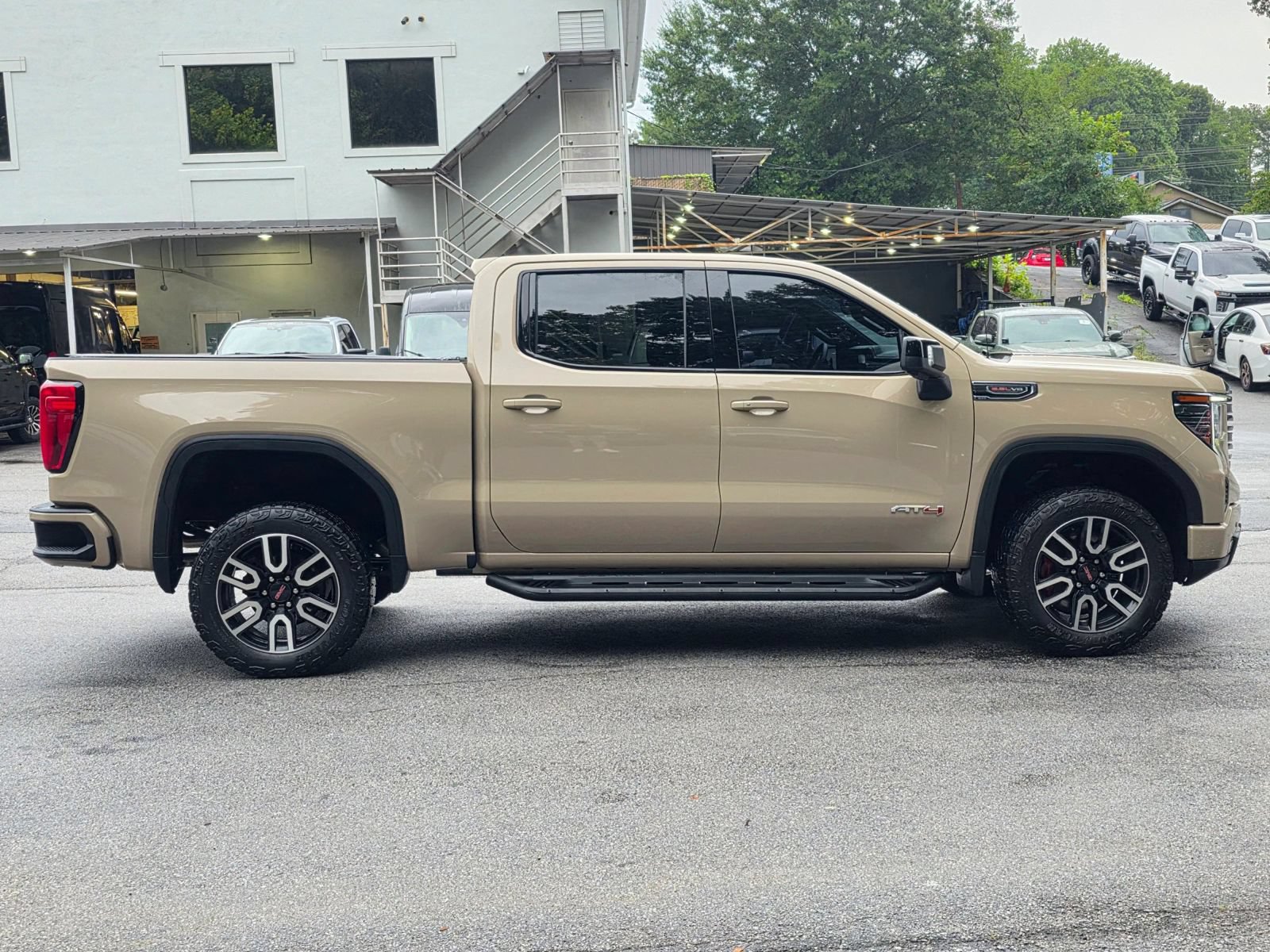 Used 2022 GMC Sierra 1500 AT4 w/ AT4 Premium Package AWD/4WD image 8