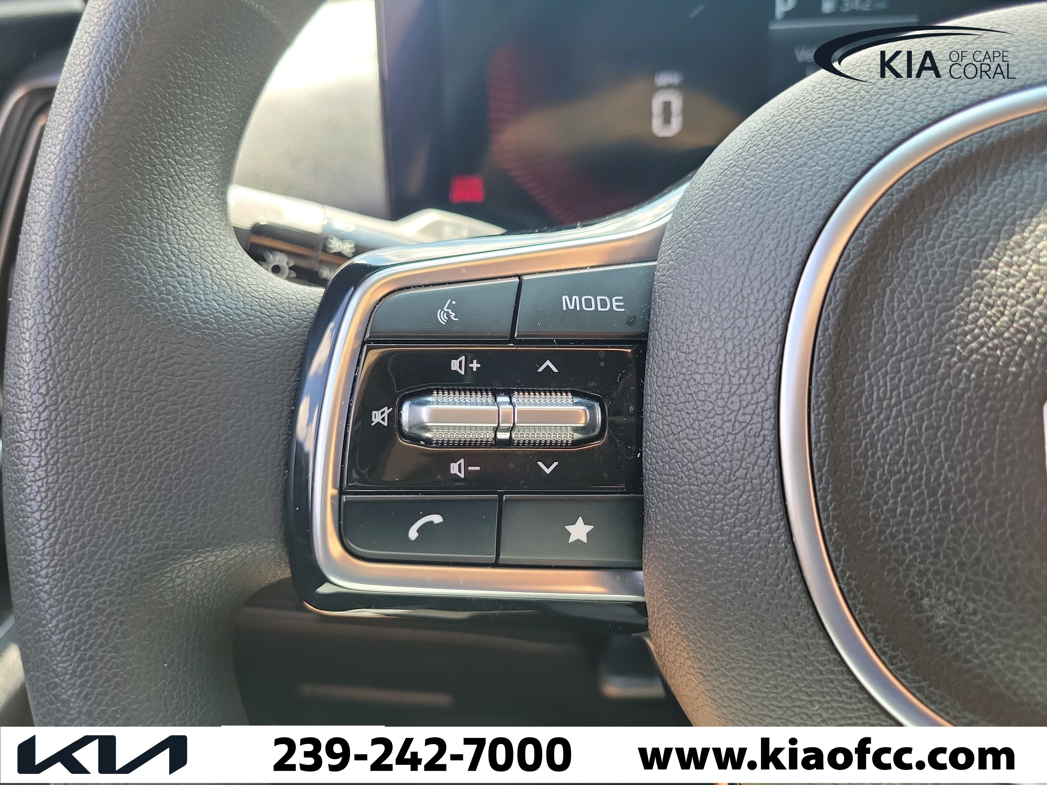 Certified 2025 Kia Sorento LX FWD image 24