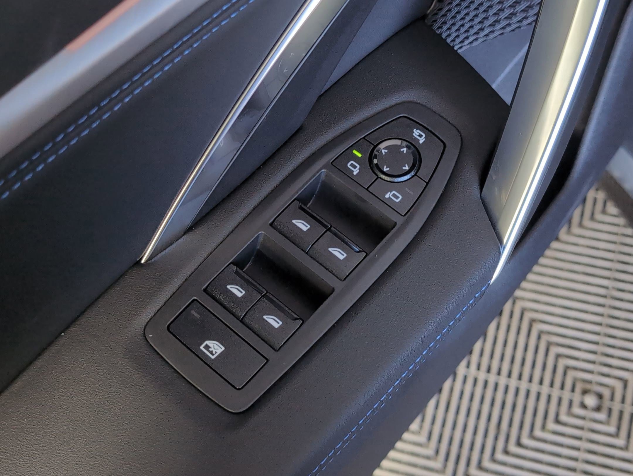 Used 2026 BMW X1 xDrive28i w/ M Sport Package image 22