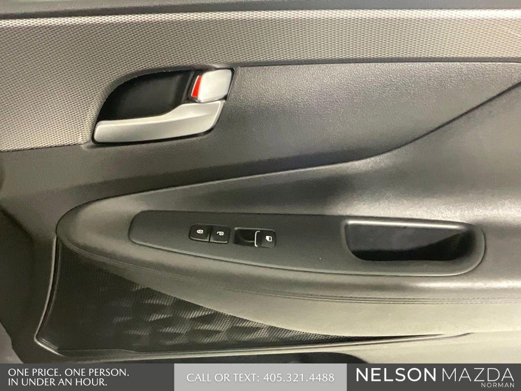 Used 2020 Hyundai Santa Fe SE image 21
