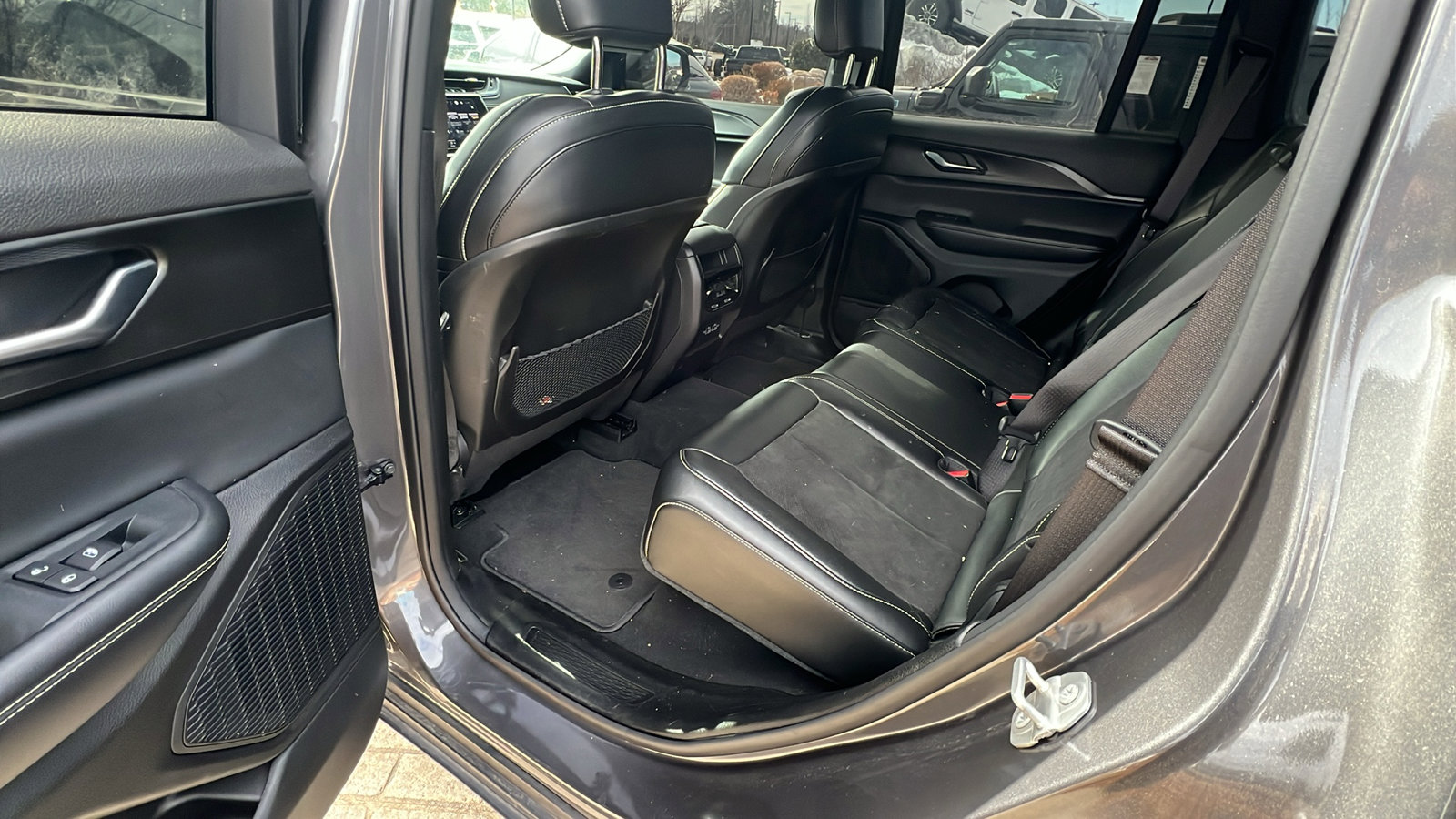 Used 2023 Jeep Grand Cherokee Altitude image 23