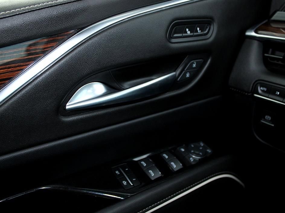 Used 2022 Cadillac Escalade Luxury image 14