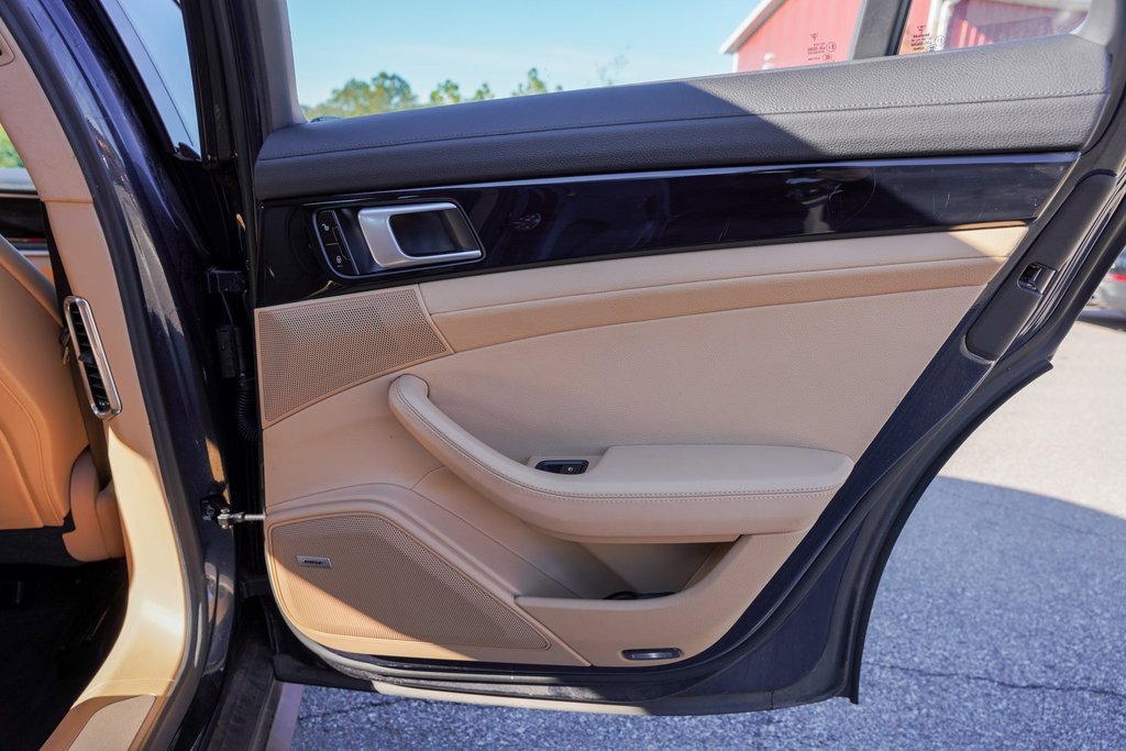 Used 2018 Porsche Panamera 4 image 34