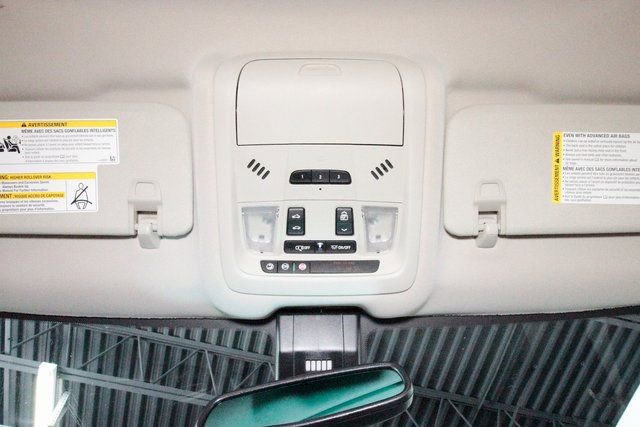 Used 2024 GMC Terrain Denali w/ Black Diamond Edition image 8