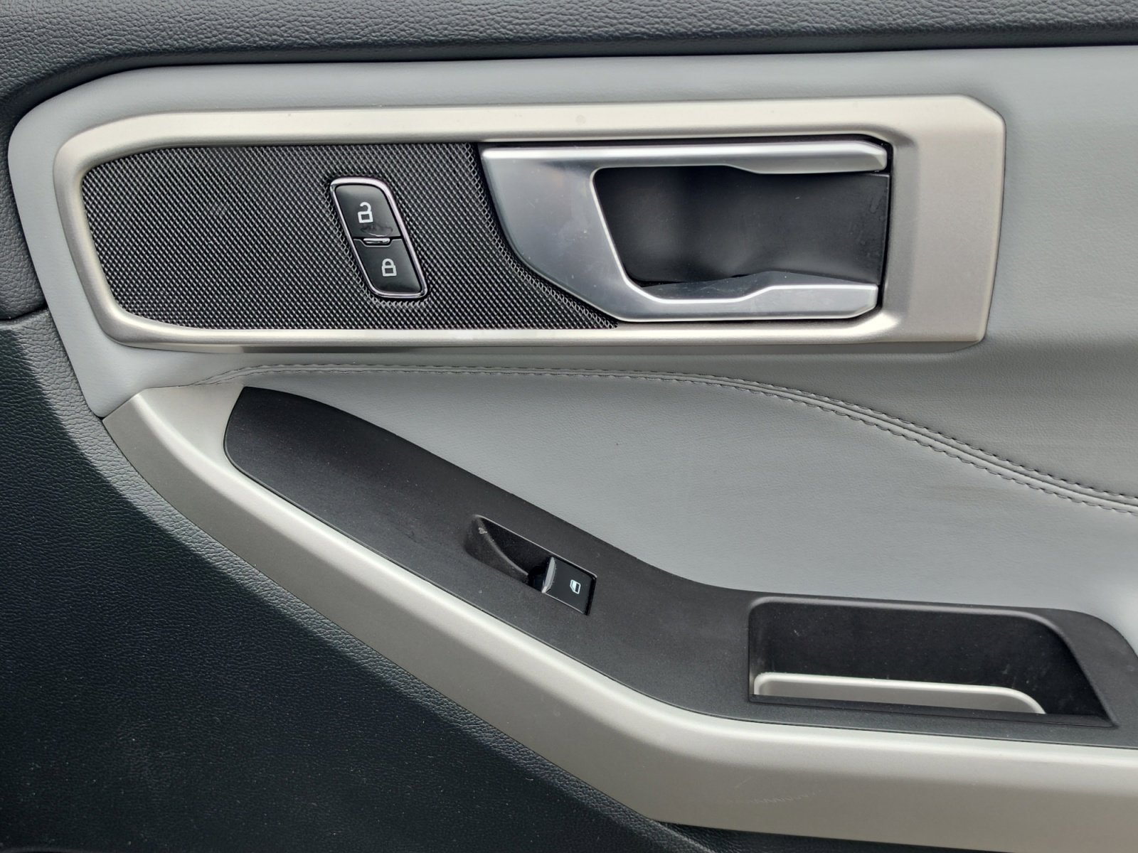 Used 2024 Ford Explorer XLT w/ Equipment Group 202A image 35