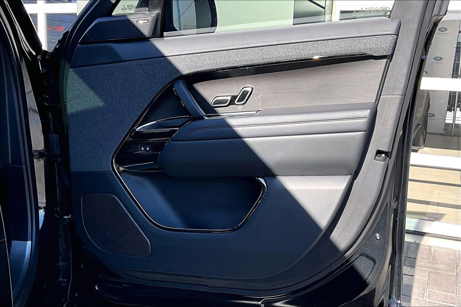 Used 2023 Land Rover Range Rover Sport SE image 24