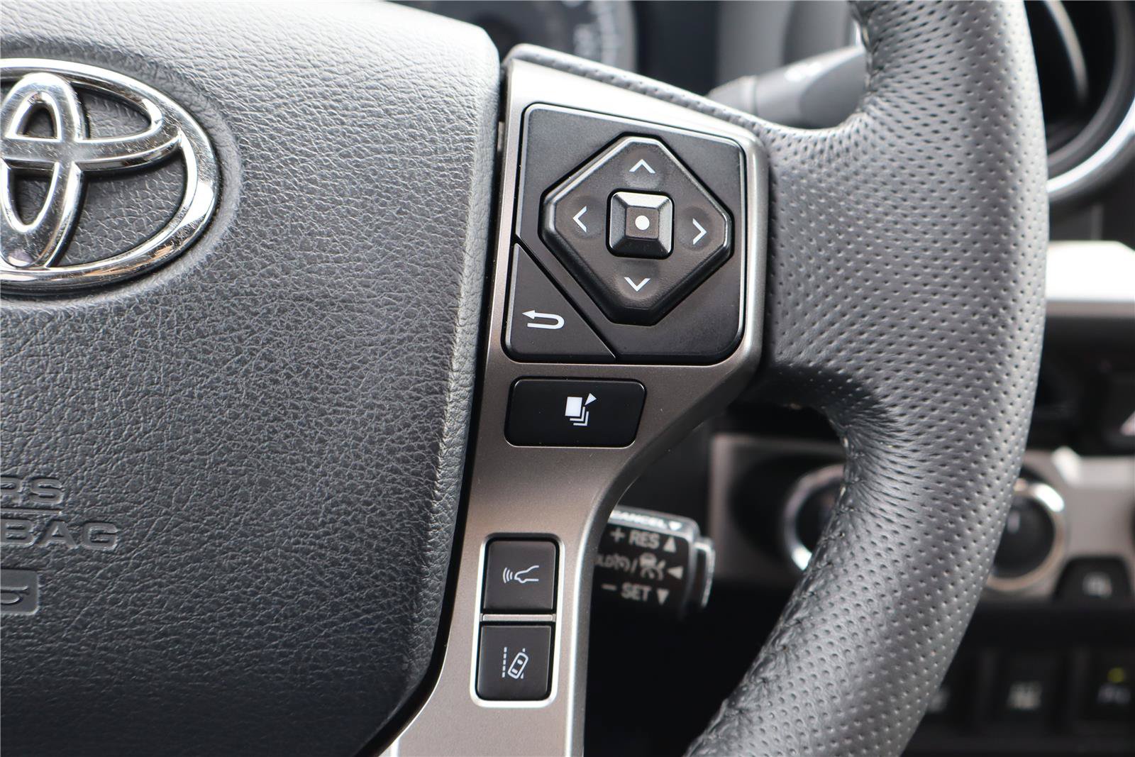 Used 2018 Toyota Tacoma Limited AWD/4WD image 18