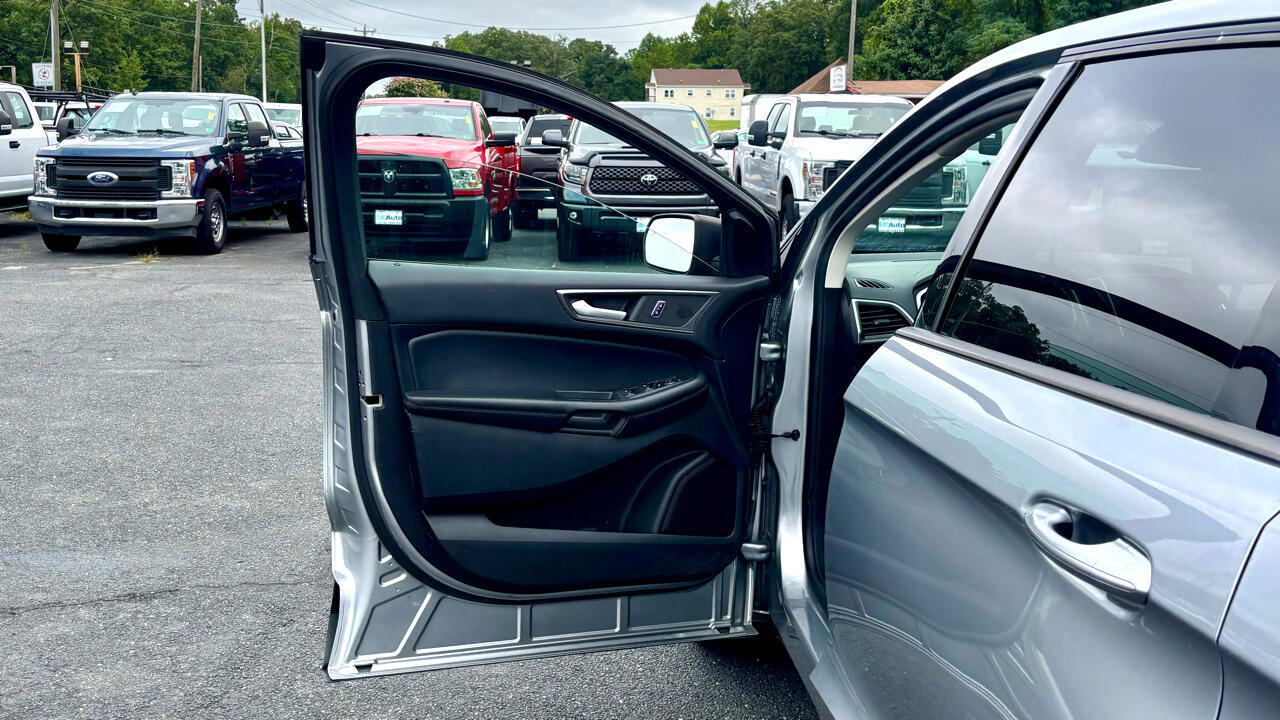 Used 2021 Ford Edge SE image 13