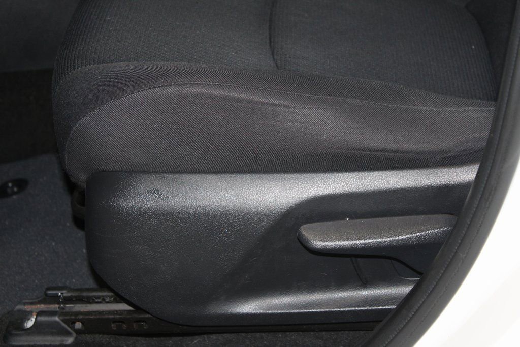 Used 2021 Toyota RAV4 LE image 12