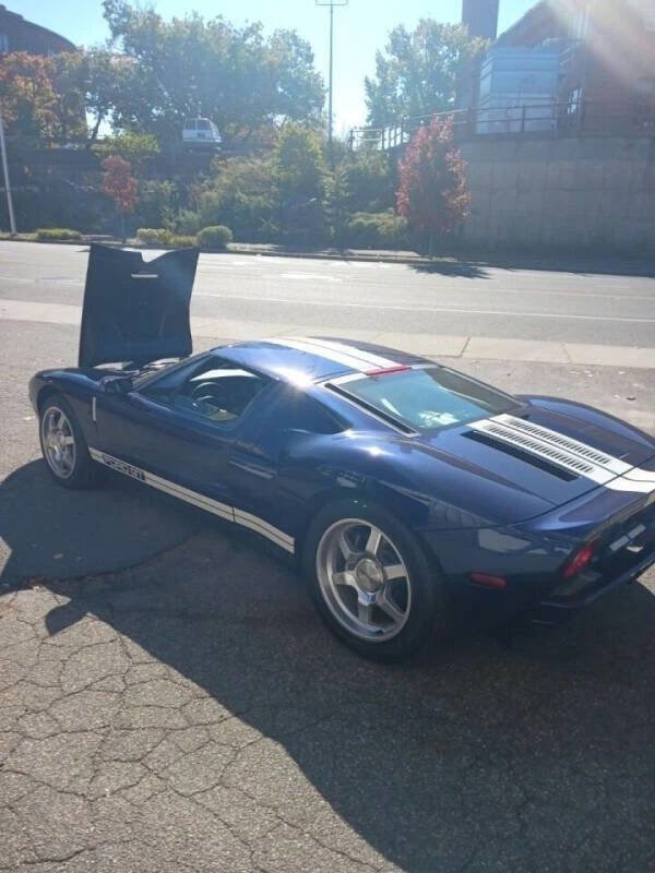 Used 2005 Ford GT RWD image 4