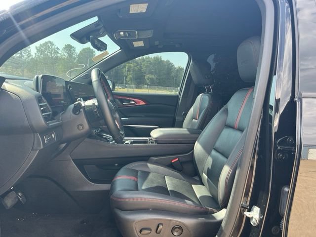 Used 2025 Chevrolet Traverse RS FWD image 7