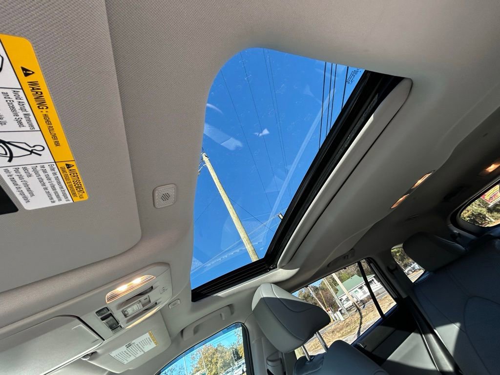 Used 2023 Toyota Highlander XLE image 33