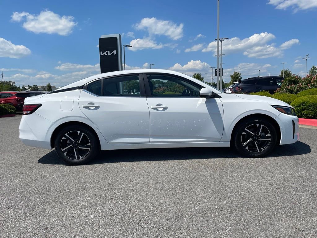 Used 2025 Nissan Sentra SV FWD image 9