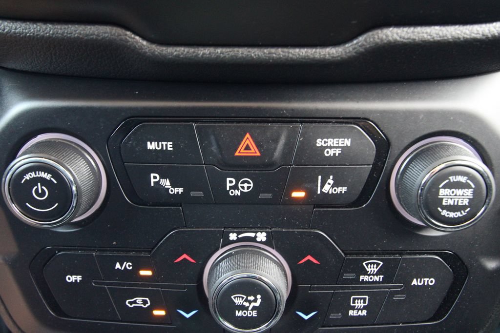 Used 2021 Jeep Renegade Latitude w/ Luxury Group I AWD/4WD image 27