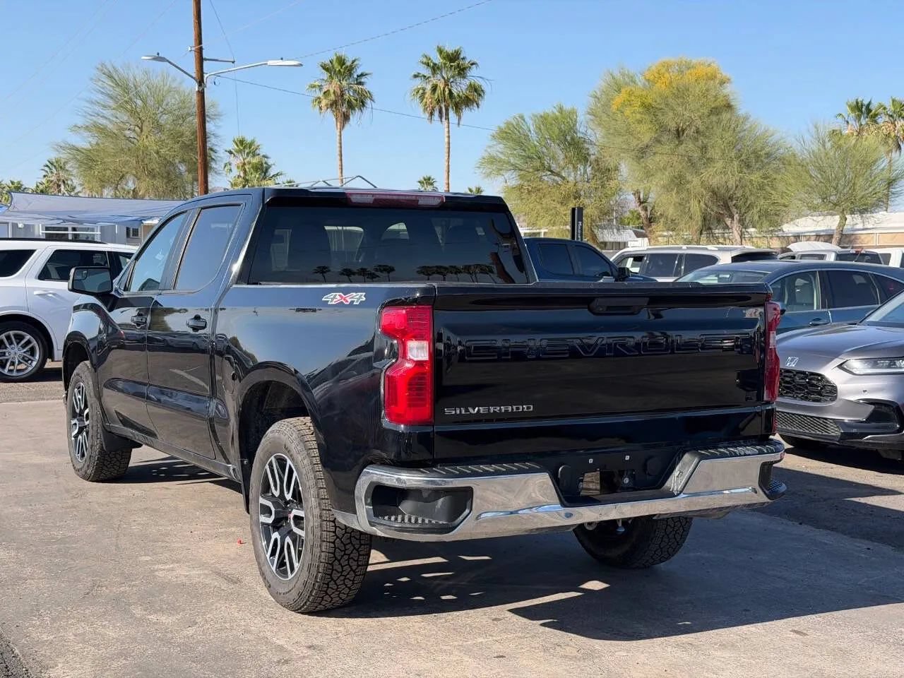 Used 2020 Chevrolet Silverado 1500 LT AWD/4WD image 7