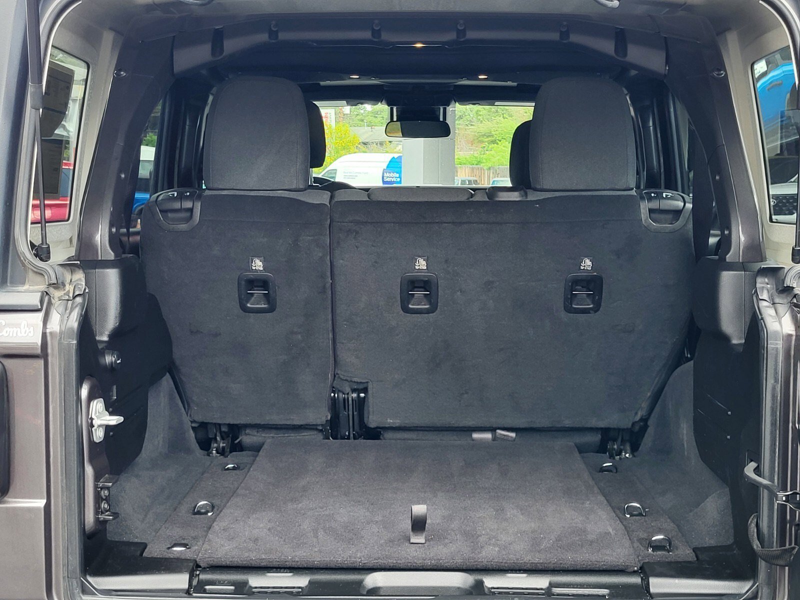 Used 2025 Jeep Wrangler Unlimited Rubicon image 32