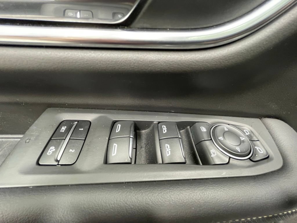Used 2021 Chevrolet Tahoe Premier w/ Premium Package AWD/4WD image 18