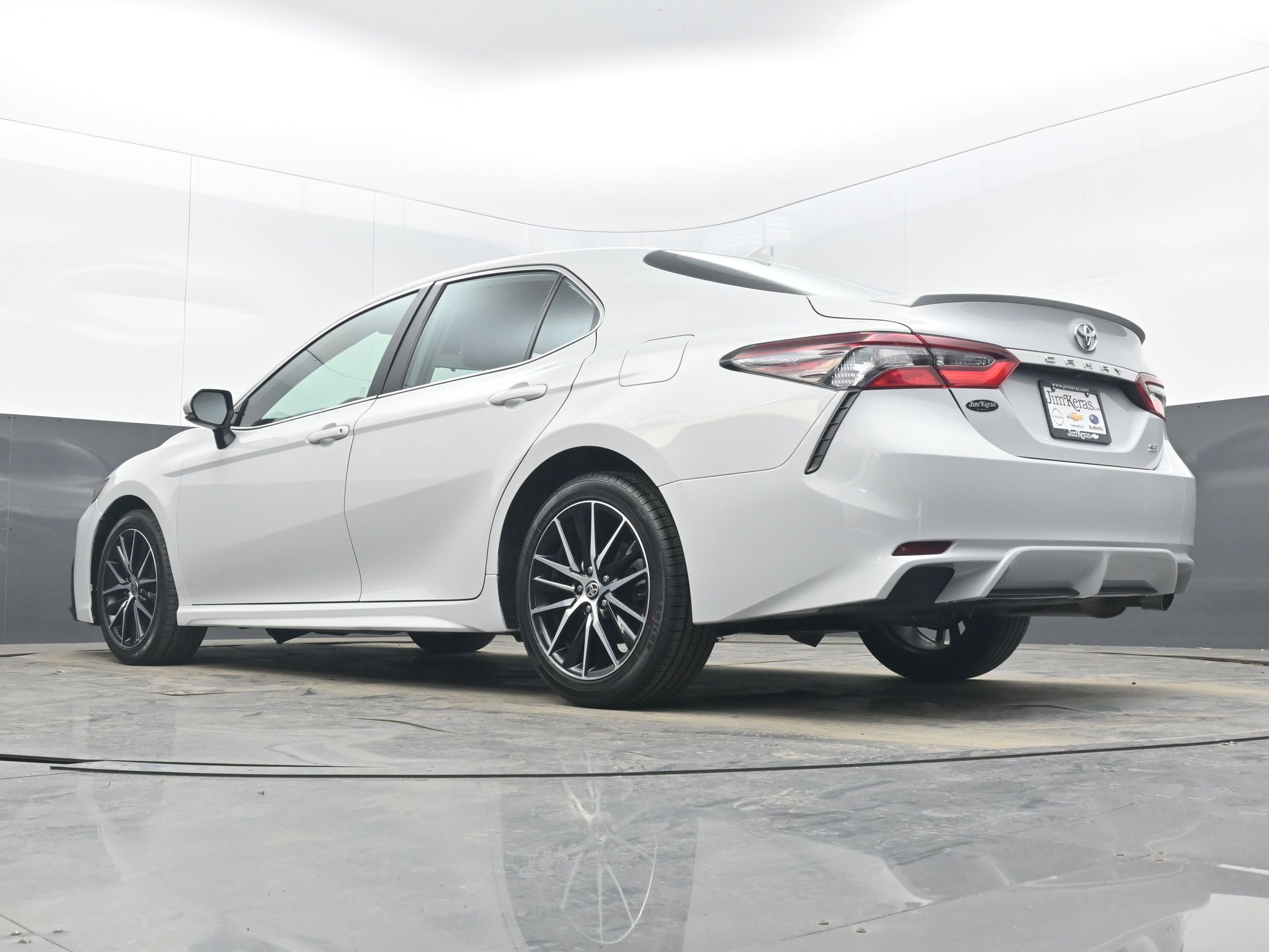 Used 2024 Toyota Camry SE image 29