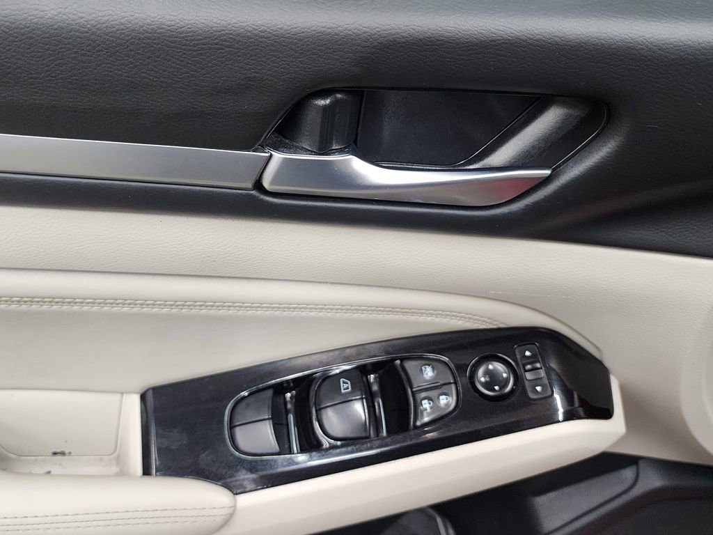 Used 2023 Nissan Altima 2.5 SV w/ SV Premium Package image 10