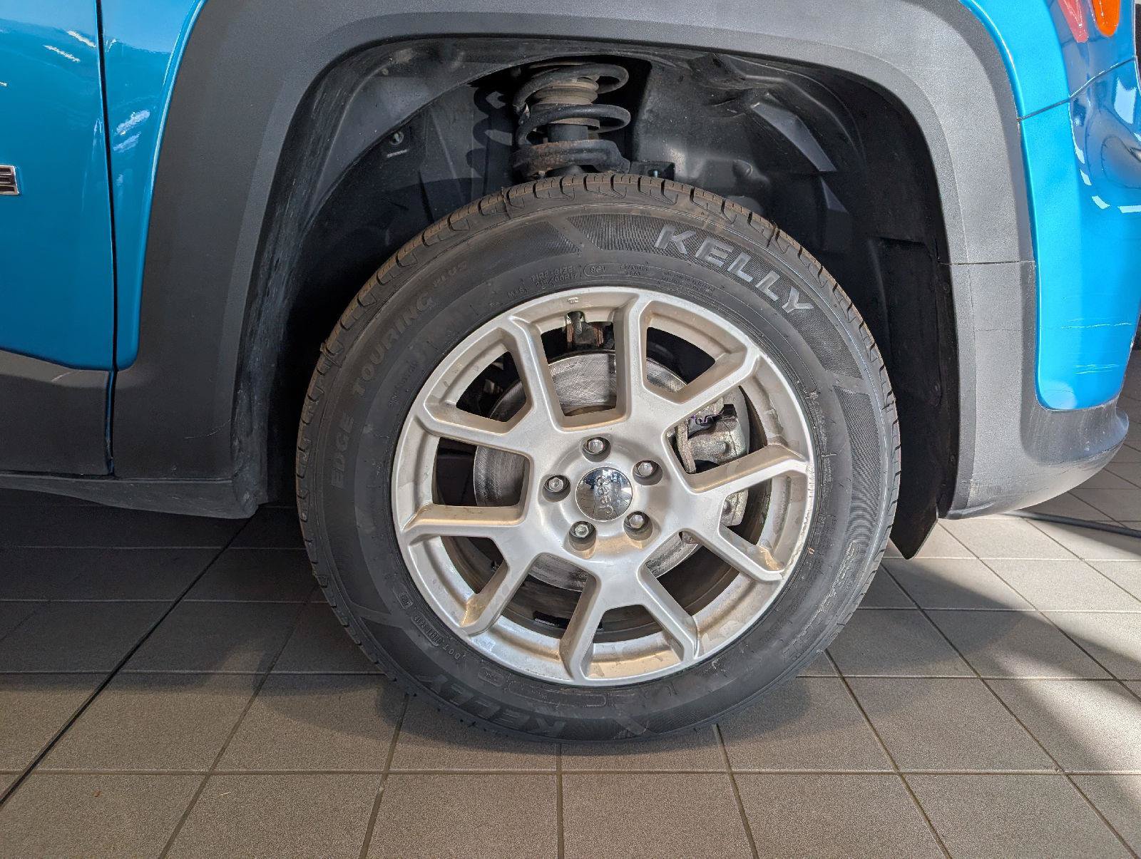 Used 2021 Jeep Renegade Latitude AWD/4WD image 14