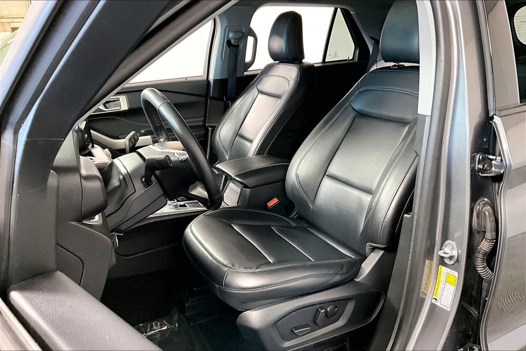 Used 2023 Ford Explorer XLT w/ Equipment Group 202A image 25