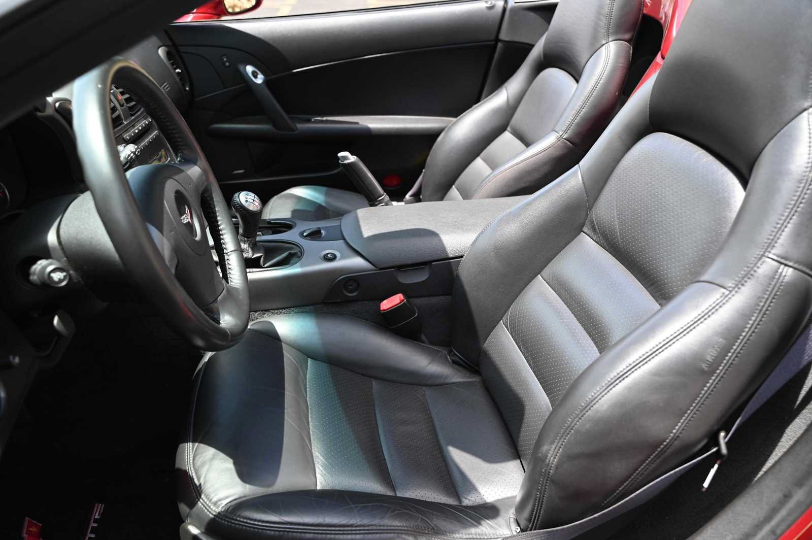 Used 2006 Chevrolet Corvette Convertible w/ Preferred Equipment Group RWD image 19