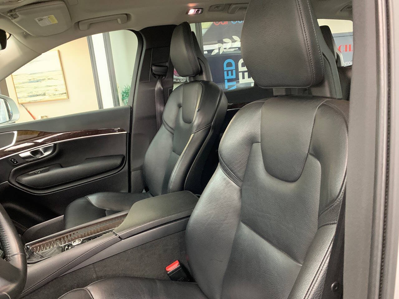 Used 2016 Volvo XC90 T6 Momentum w/ Momentum Plus Package AWD/4WD image 12