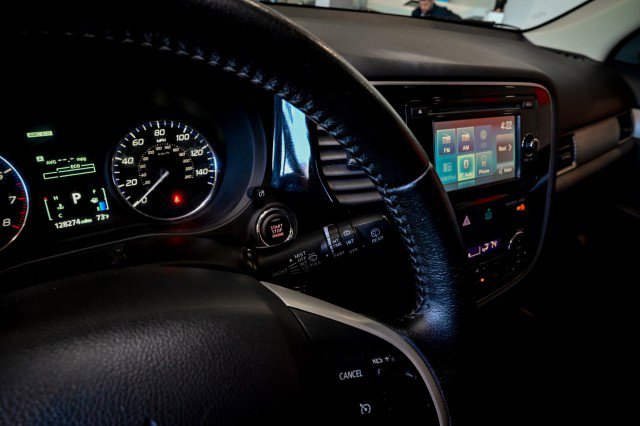 Used 2014 Mitsubishi Outlander SE AWD/4WD image 38