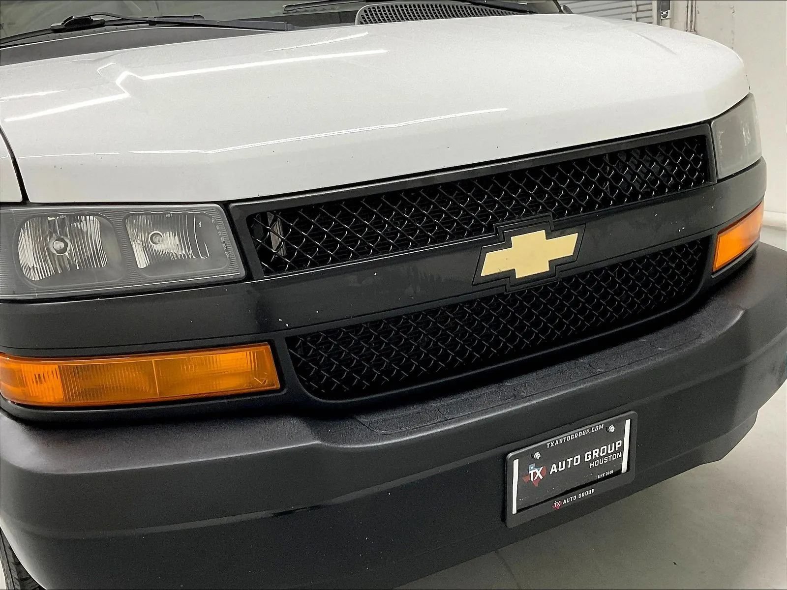 Used 2021 Chevrolet Express 2500 w/ Driver Convenience Package RWD image 31
