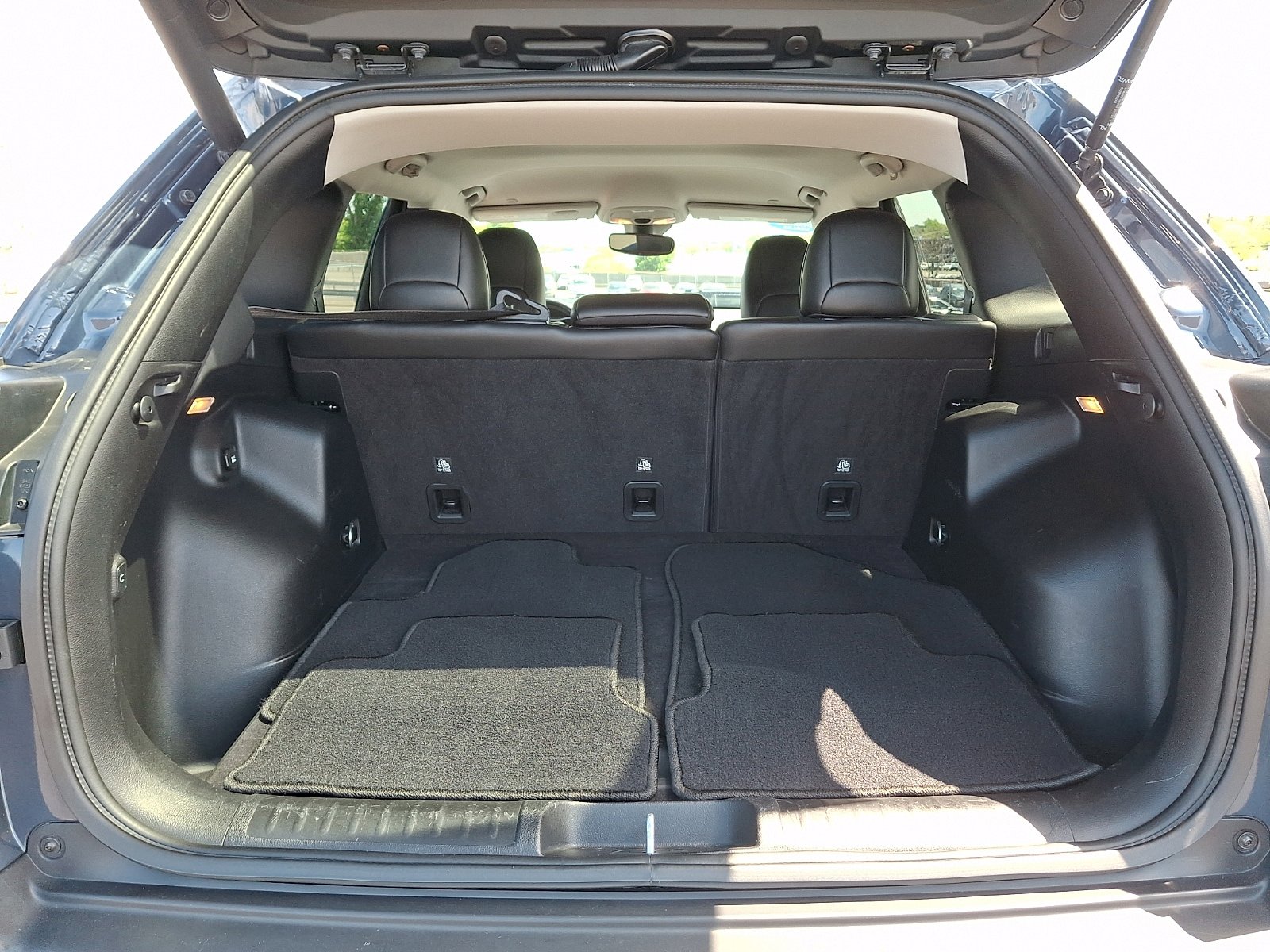 Used 2021 Jeep Cherokee Latitude Lux w/ Comfort/Convenience Group AWD/4WD image 29
