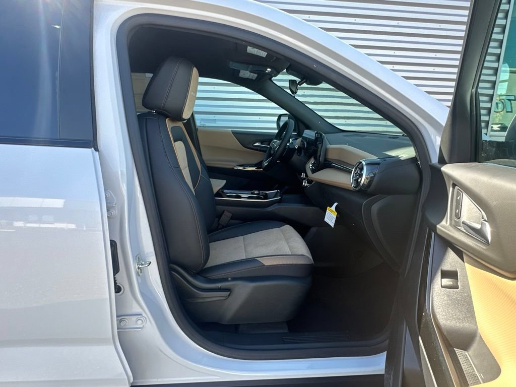 New 2026 Chevrolet Equinox ACTIV AWD/4WD image 23