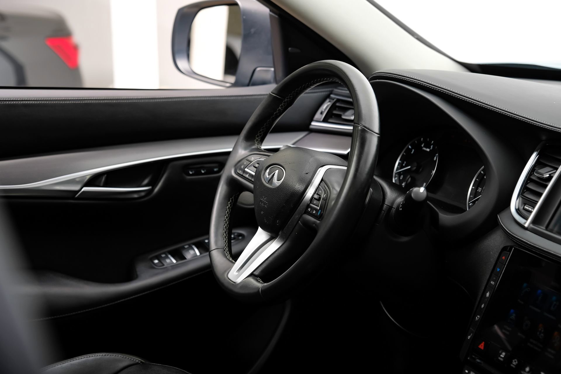 Used 2023 INFINITI QX50 Luxe AWD/4WD image 18