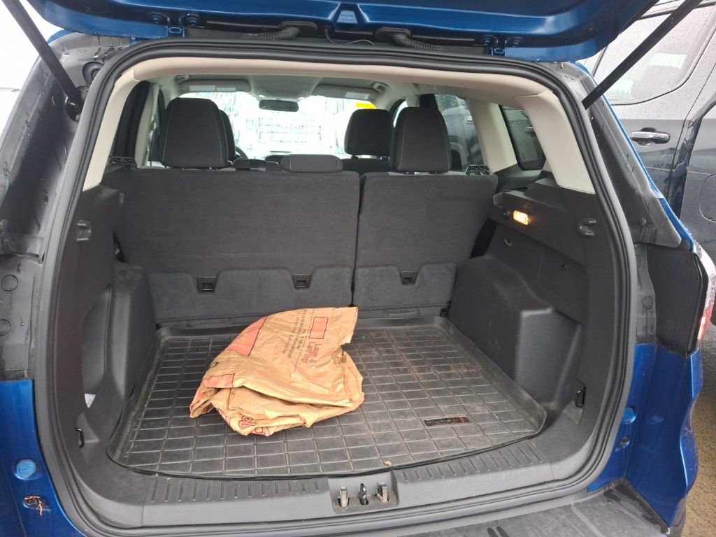 Used 2017 Ford Escape SE w/ Equipment Group 201A image 8